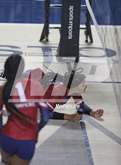 Thumbnail 1 in Tompkins vs. Clear Springs (UIL 6A Region 3 Semi Finals) photogallery.