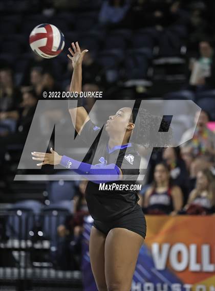Thumbnail 1 in Tompkins vs. Clear Springs (UIL 6A Region 3 Semi Finals) photogallery.