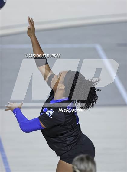 Thumbnail 2 in Tompkins vs. Clear Springs (UIL 6A Region 3 Semi Finals) photogallery.