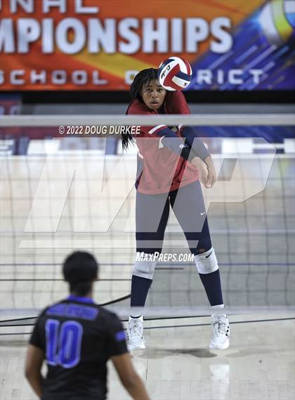 Thumbnail 2 in Tompkins vs. Clear Springs (UIL 6A Region 3 Semi Finals) photogallery.