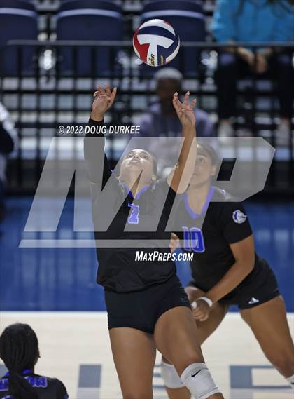 Thumbnail 1 in Tompkins vs. Clear Springs (UIL 6A Region 3 Semi Finals) photogallery.