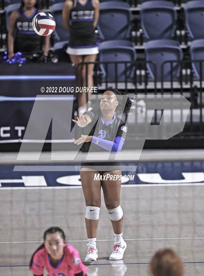 Thumbnail 1 in Tompkins vs. Clear Springs (UIL 6A Region 3 Semi Finals) photogallery.