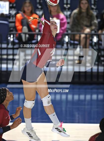 Thumbnail 3 in Tompkins vs. Clear Springs (UIL 6A Region 3 Semi Finals) photogallery.