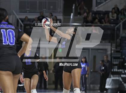 Thumbnail 3 in Tompkins vs. Clear Springs (UIL 6A Region 3 Semi Finals) photogallery.
