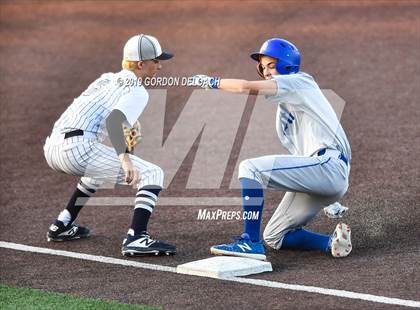 Thumbnail 3 in Midlothian vs. Wylie East (UIL 5A Regional Final) photogallery.
