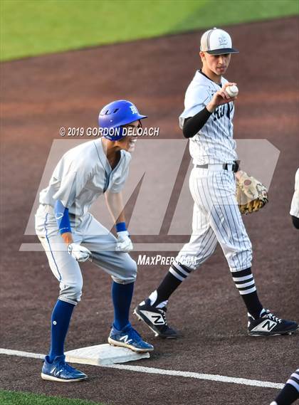 Thumbnail 2 in Midlothian vs. Wylie East (UIL 5A Regional Final) photogallery.