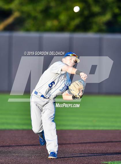 Thumbnail 3 in Midlothian vs. Wylie East (UIL 5A Regional Final) photogallery.