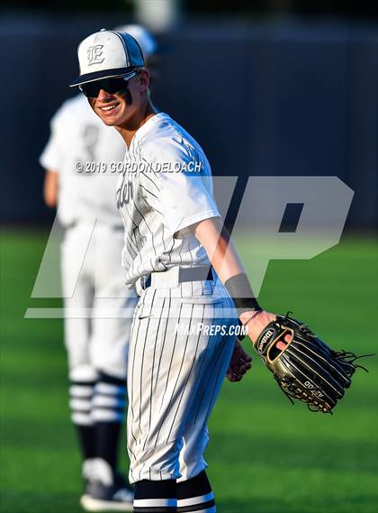 Thumbnail 2 in Midlothian vs. Wylie East (UIL 5A Regional Final) photogallery.