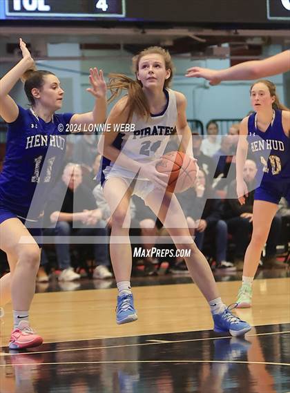 Thumbnail 2 in Pearl River vs Hendrick Hudson (NYSPHSAA Section 1 Class A Semifinal) photogallery.