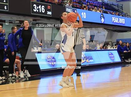 Thumbnail 3 in Pearl River vs Hendrick Hudson (NYSPHSAA Section 1 Class A Semifinal) photogallery.