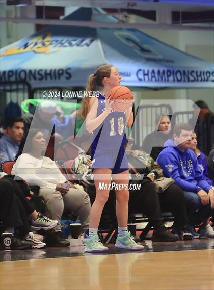 Thumbnail 2 in Pearl River vs Hendrick Hudson (NYSPHSAA Section 1 Class A Semifinal) photogallery.