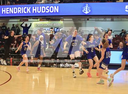 Thumbnail 2 in Pearl River vs Hendrick Hudson (NYSPHSAA Section 1 Class A Semifinal) photogallery.