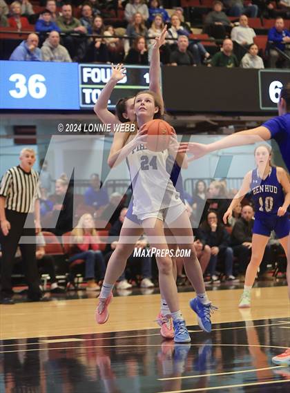 Thumbnail 2 in Pearl River vs Hendrick Hudson (NYSPHSAA Section 1 Class A Semifinal) photogallery.