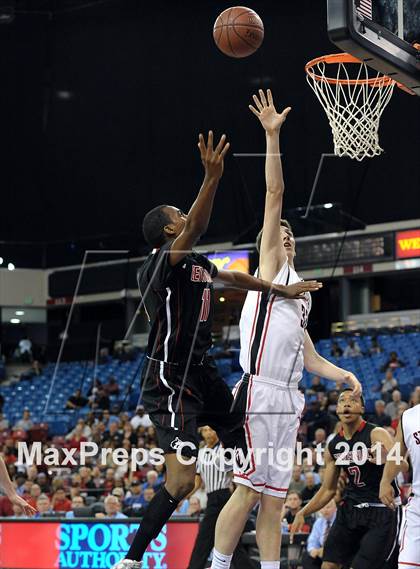 Thumbnail 2 in Monte Vista vs. Centennial (CIF State D1 Final) photogallery.
