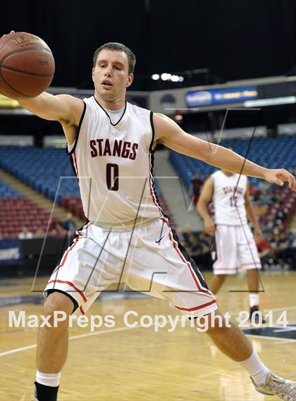 Thumbnail 2 in Monte Vista vs. Centennial (CIF State D1 Final) photogallery.