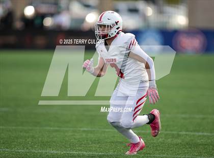 Thumbnail 2 in Rich vs. Milford (UHSAA 8 Man Final) photogallery.