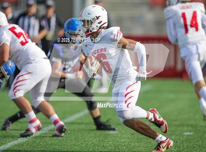 Thumbnail 3 in Rich vs. Milford (UHSAA 8 Man Final) photogallery.