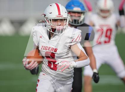 Thumbnail 2 in Rich vs. Milford (UHSAA 8 Man Final) photogallery.