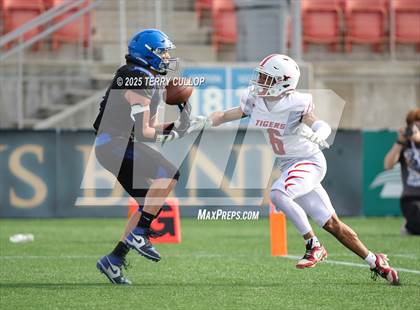 Thumbnail 1 in Rich vs. Milford (UHSAA 8 Man Final) photogallery.