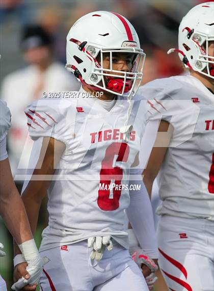 Thumbnail 1 in Rich vs. Milford (UHSAA 8 Man Final) photogallery.