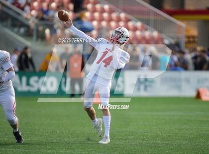 Thumbnail 2 in Rich vs. Milford (UHSAA 8 Man Final) photogallery.