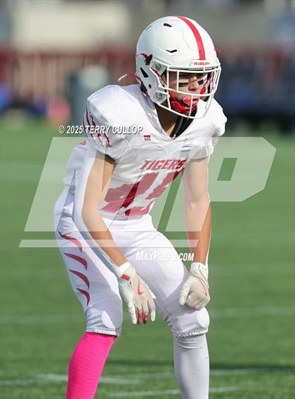 Thumbnail 2 in Rich vs. Milford (UHSAA 8 Man Final) photogallery.