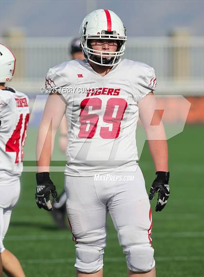 Thumbnail 1 in Rich vs. Milford (UHSAA 8 Man Final) photogallery.