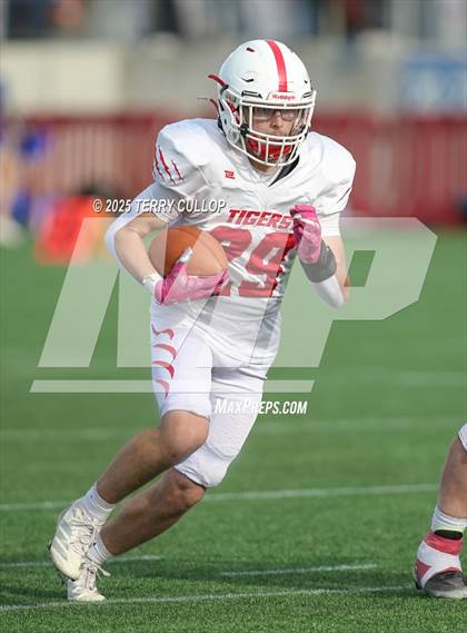 Thumbnail 3 in Rich vs. Milford (UHSAA 8 Man Final) photogallery.