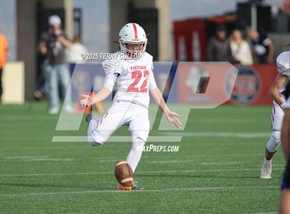 Thumbnail 2 in Rich vs. Milford (UHSAA 8 Man Final) photogallery.