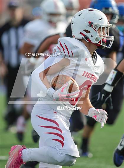 Thumbnail 2 in Rich vs. Milford (UHSAA 8 Man Final) photogallery.