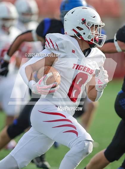 Thumbnail 3 in Rich vs. Milford (UHSAA 8 Man Final) photogallery.