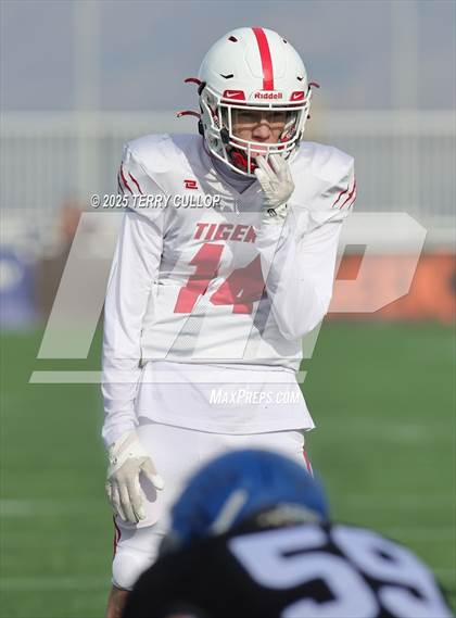 Thumbnail 3 in Rich vs. Milford (UHSAA 8 Man Final) photogallery.