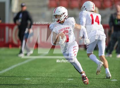 Thumbnail 3 in Rich vs. Milford (UHSAA 8 Man Final) photogallery.