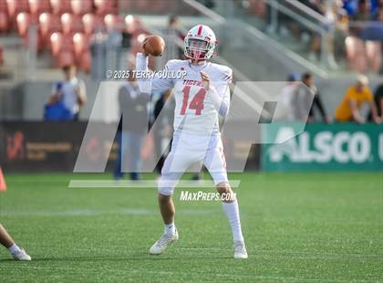 Thumbnail 1 in Rich vs. Milford (UHSAA 8 Man Final) photogallery.