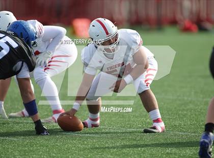 Thumbnail 1 in Rich vs. Milford (UHSAA 8 Man Final) photogallery.