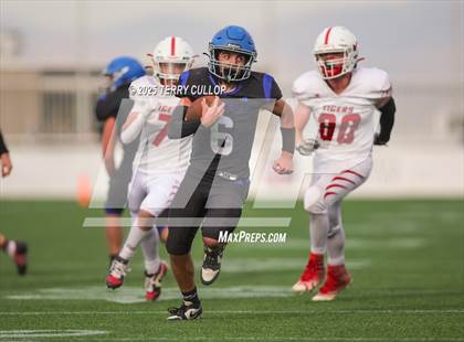 Thumbnail 2 in Rich vs. Milford (UHSAA 8 Man Final) photogallery.