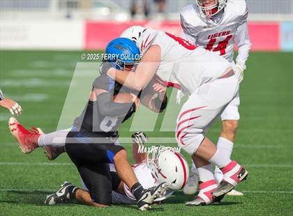 Thumbnail 3 in Rich vs. Milford (UHSAA 8 Man Final) photogallery.