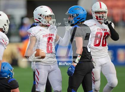 Thumbnail 2 in Rich vs. Milford (UHSAA 8 Man Final) photogallery.