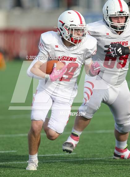 Thumbnail 2 in Rich vs. Milford (UHSAA 8 Man Final) photogallery.