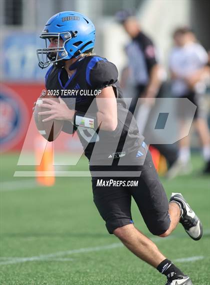 Thumbnail 1 in Rich vs. Milford (UHSAA 8 Man Final) photogallery.