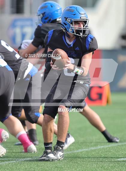 Thumbnail 3 in Rich vs. Milford (UHSAA 8 Man Final) photogallery.