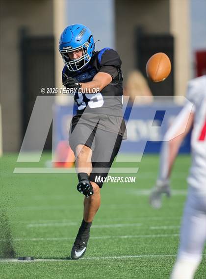 Thumbnail 1 in Rich vs. Milford (UHSAA 8 Man Final) photogallery.