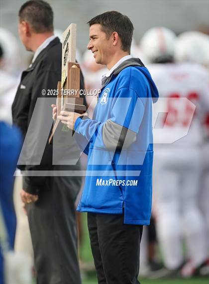 Thumbnail 3 in Rich vs. Milford (UHSAA 8 Man Final) photogallery.