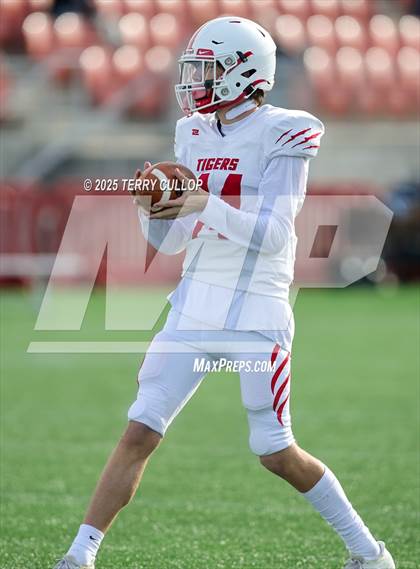 Thumbnail 2 in Rich vs. Milford (UHSAA 8 Man Final) photogallery.