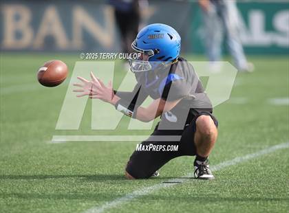 Thumbnail 1 in Rich vs. Milford (UHSAA 8 Man Final) photogallery.