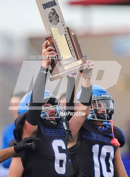 Thumbnail 3 in Rich vs. Milford (UHSAA 8 Man Final) photogallery.