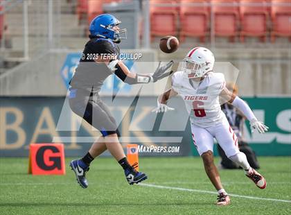 Thumbnail 2 in Rich vs. Milford (UHSAA 8 Man Final) photogallery.