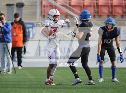 Thumbnail 1 in Rich vs. Milford (UHSAA 8 Man Final) photogallery.