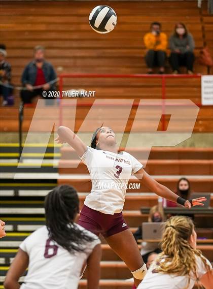 Thumbnail 2 in Tri-West Hendricks vs. Brebeuf Jesuit Preparatory (Regional Semifinal) photogallery.