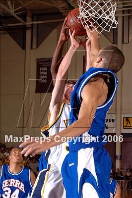 Thumbnail 1 in Campbell Hall vs Serra (SS DIVAA Final) photogallery.